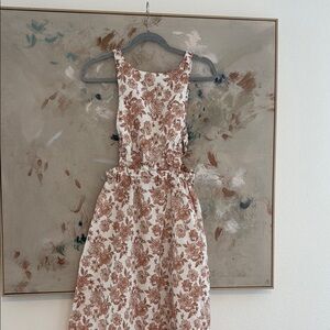 Floral Sleeveless Dress in White and light pink/brosn